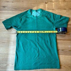 Men’s Lululemon shirt